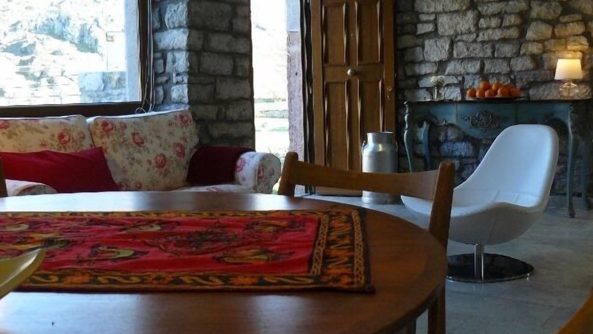 San Emiliano Cottage | Rural house (full rental) El Lucero de La Lecheria de Babia. San Emiliano