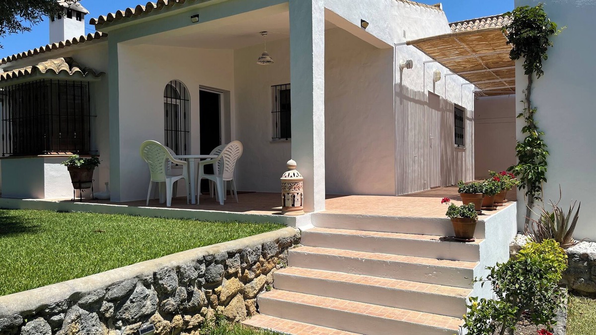 Los Canos de Meca House | Rural house in Los Caños de Meca, with garden, one minute from the beach and cliffs.