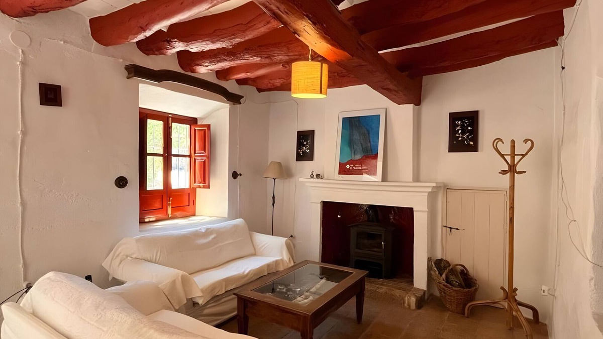 Otura House | Rural house 'La Casa Del Colono' with mountain views, shared pool and Wi-Fi