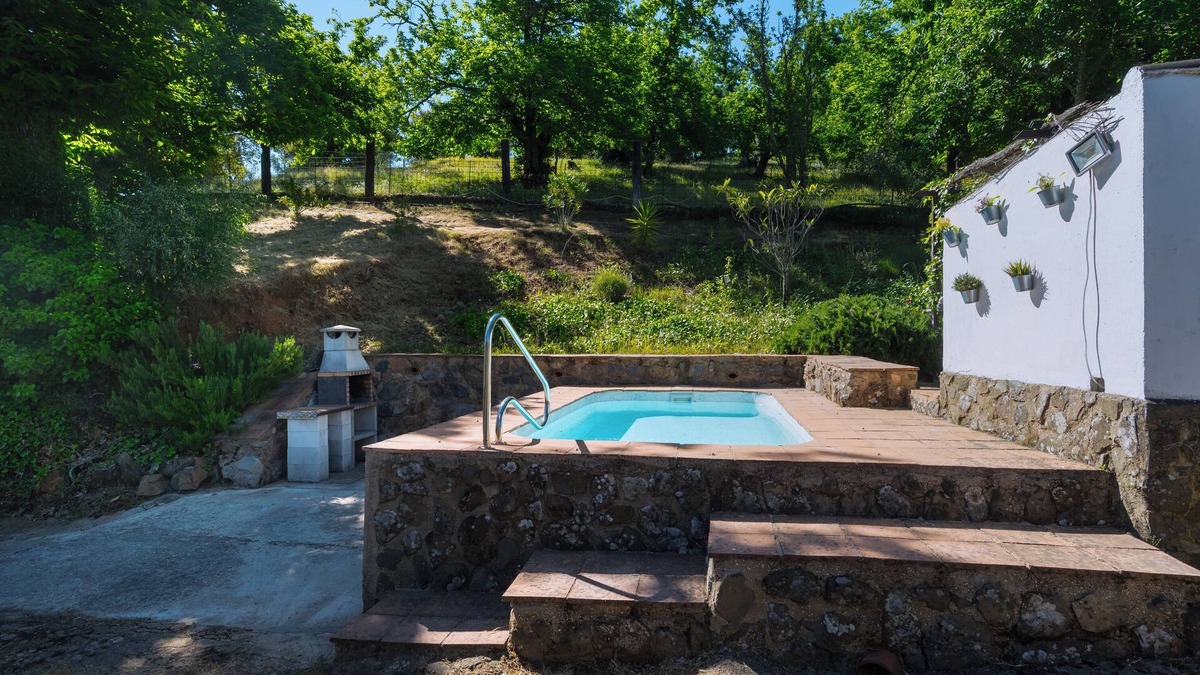 Calabazares House | Rural House 'Las Nubes' with Mountain Views, Wi-Fi, and Air Conditioning