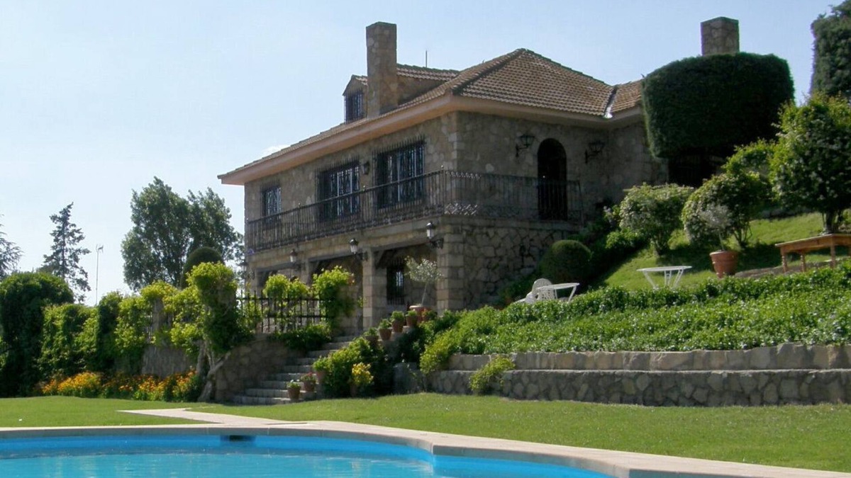 La Serrada Cottage | Rural House Las Yernas in La Serrada, a few minutes from Ávila