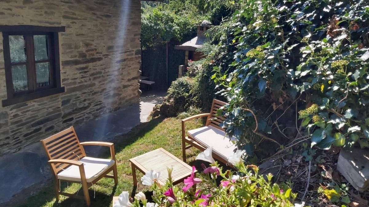 Samos House | Rural House 'O Paxar' with Mountain Views, Private Terrace and Wi-Fi