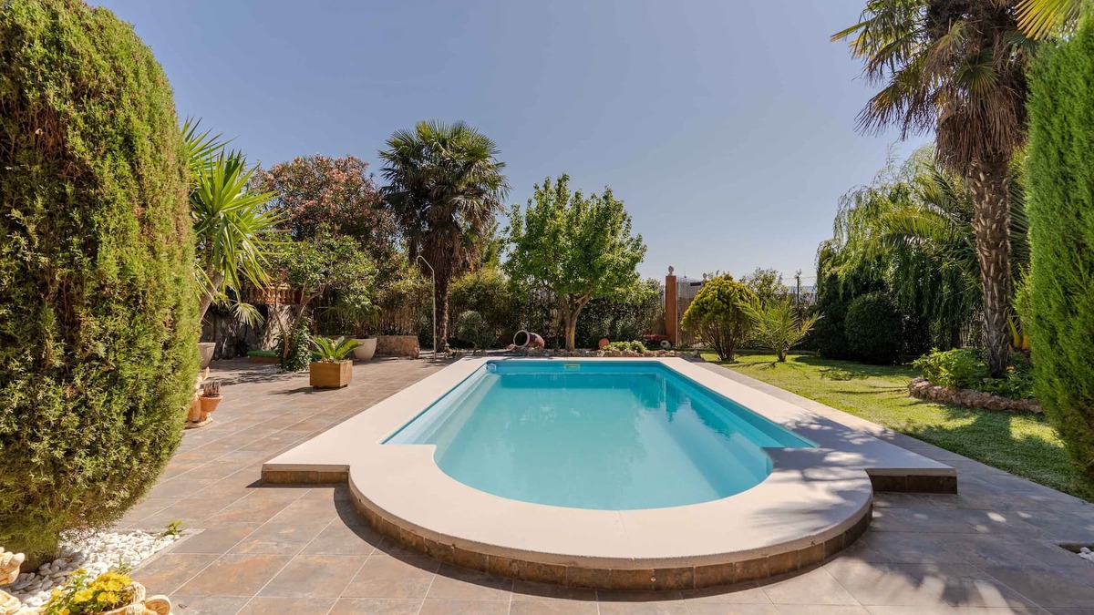 Niguelas Ski Chalet | Rural house with pool, garden and BBQ