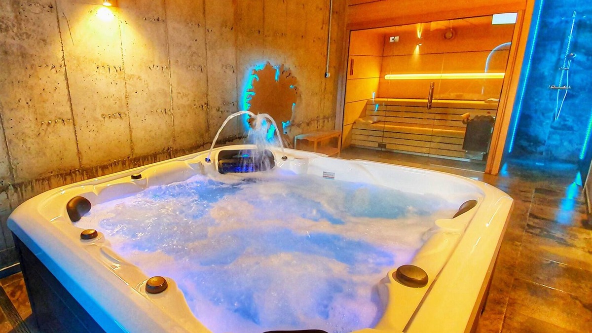 Vinaixa Villa | Rural house with Pool, Spa and Sauna. Charming accommodation, to disconnect