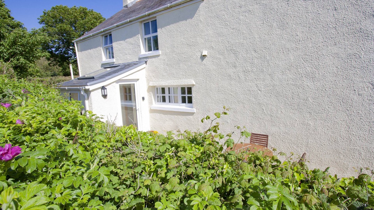 Scurlage Cottage | Rural location, surrounded by farmland, ancient green lanes, footpaths & woods.