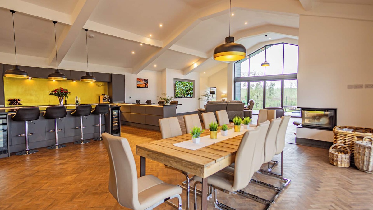 Rugeley House | RURAL LUXURY BARN SLEEPS 9 - 6 SEAT HOT TUB - LARGE EXTENSIVE PATIOS WITH VIEWS