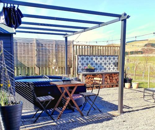 Fossoway House | Rural Private Lodge - With Hot Tub - Outdoor Kitchen and Covered Lounge for Two