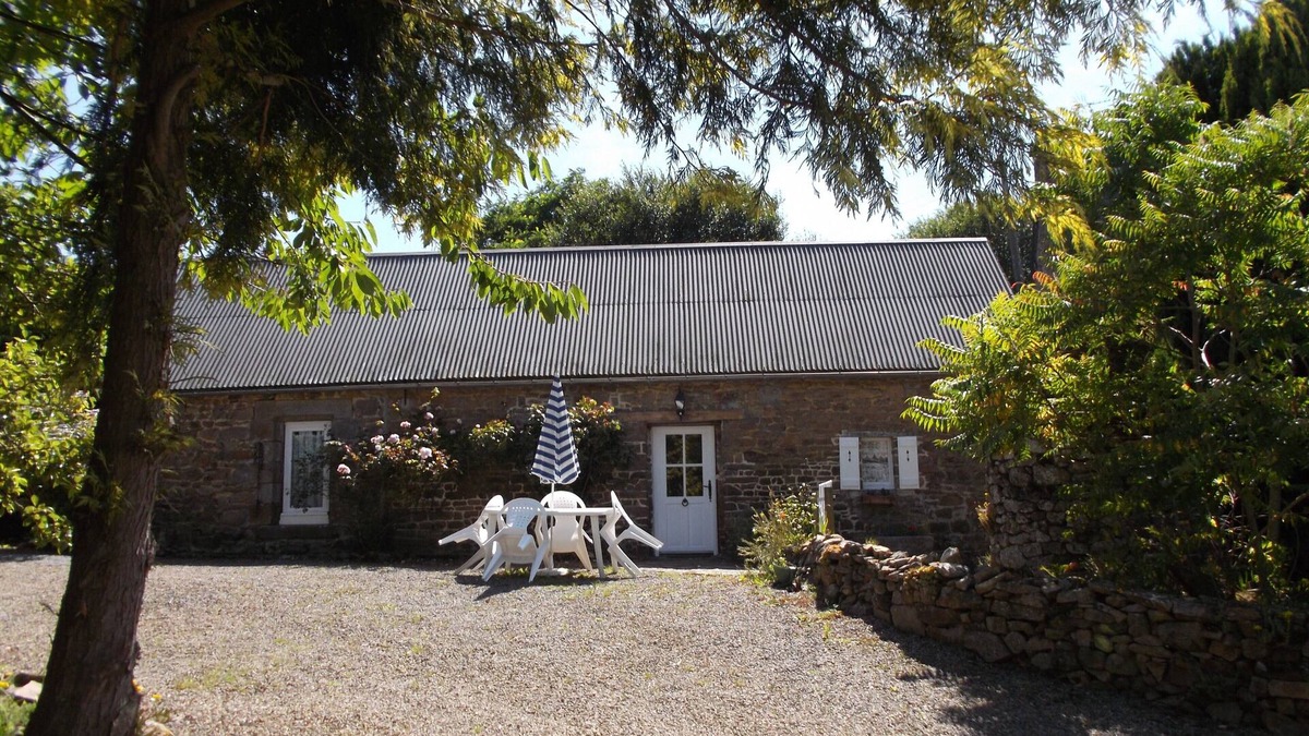 Saint-Broladre Cottage | Rural Rustic Country Cottage near Le Mont St Michel, Dinan, Cancale and St Malo