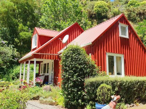 Richmond Downs House | Ruru Retreat at the Sculpture Park