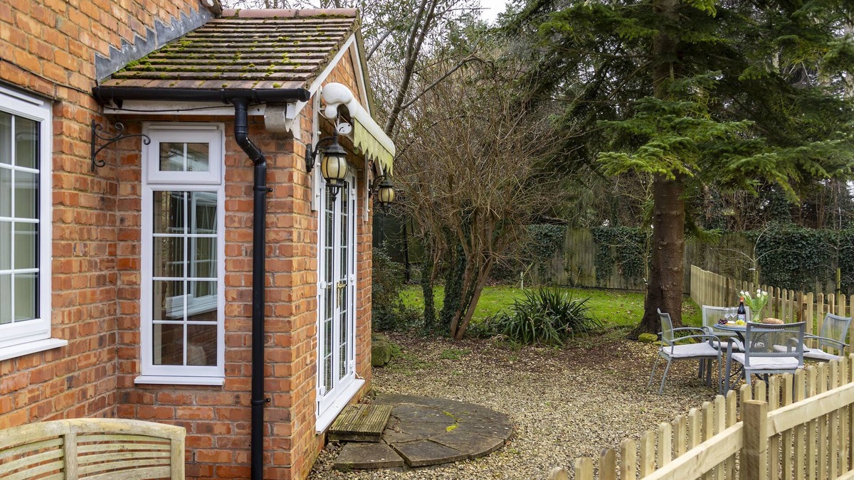 Sedgeberrow Cottage | Russell Cottage - a beautiful cottage sleeping two guests