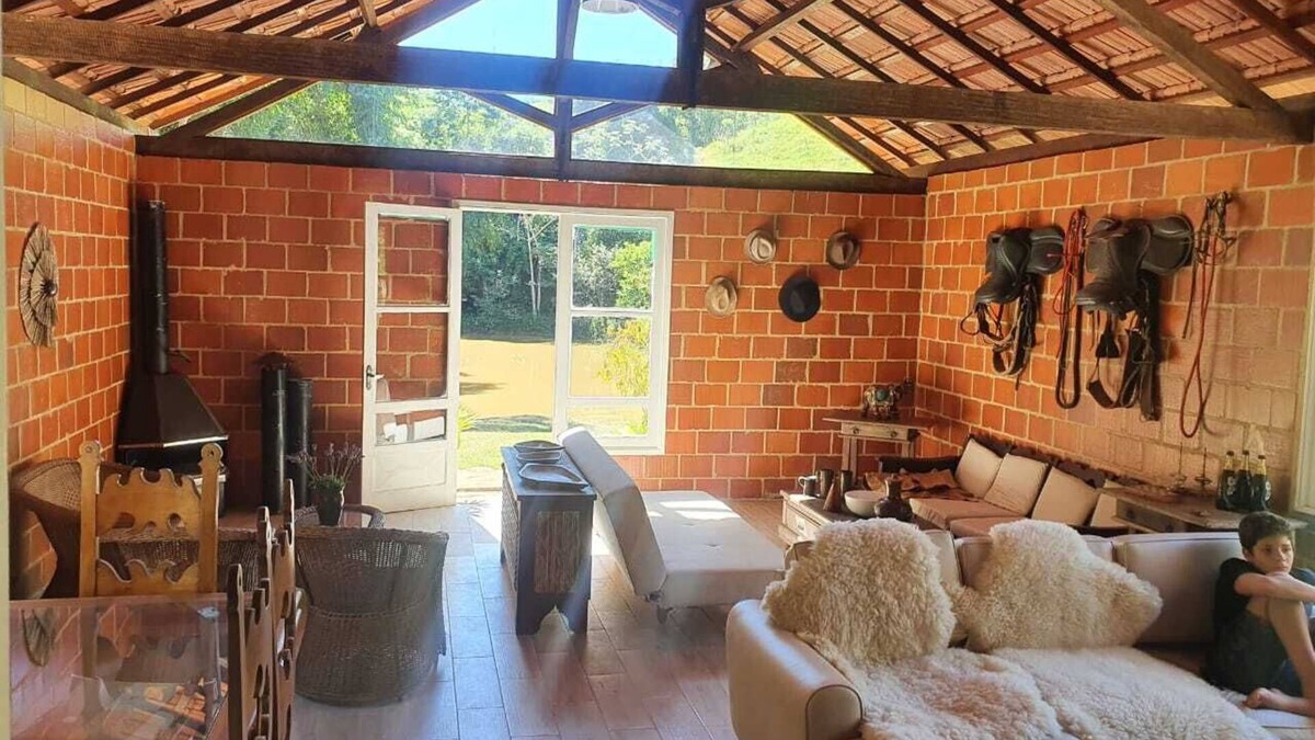 Comendador Levy Gasparian House | Rustic site with lakes