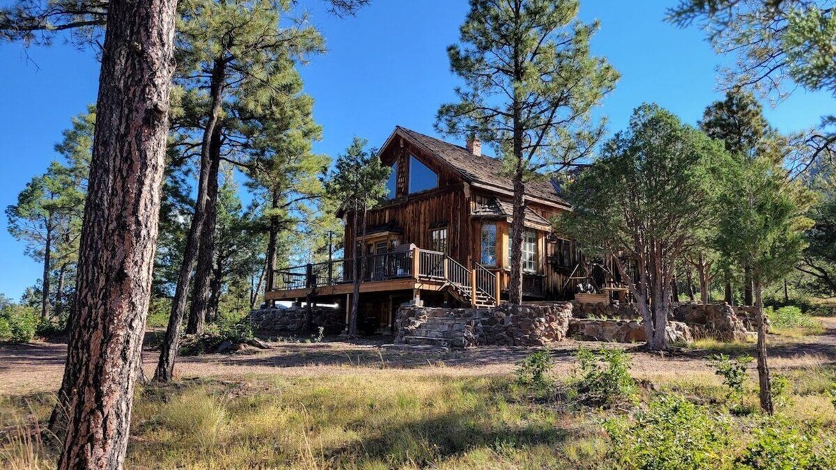 Eagar Cabin | Rustic, 3-Bedroom Cabin with Privacy & Views!