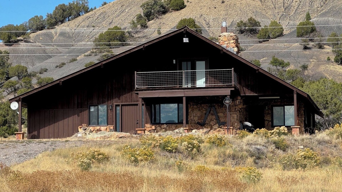 Meeker House | Rustic 4-Bedroom Luxury Retreat - Spectacular White River Valley Views
