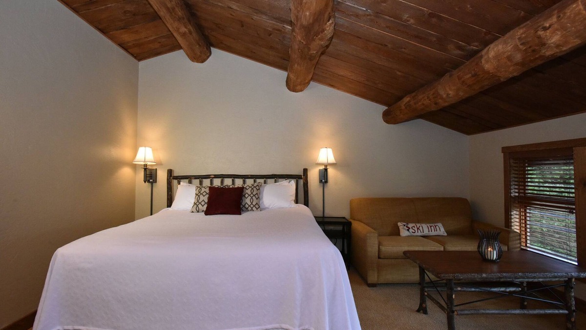 Seven Springs Ski Chalet | Rustic 6BR Chalet | Near Ski Lifts + Private Decks