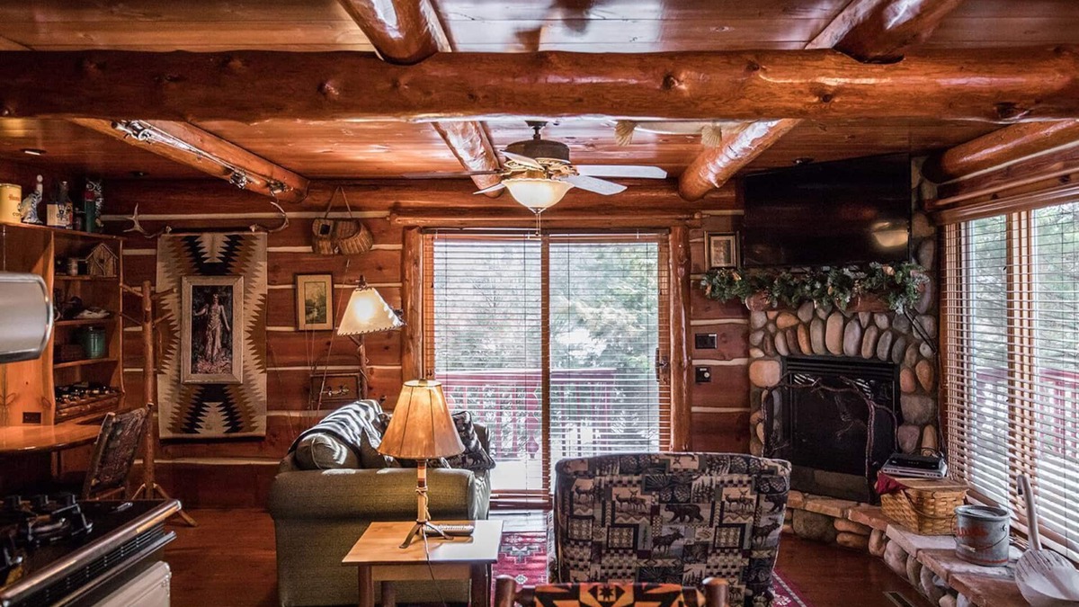 Hayward Cabin | Rustic and Charming one Bedroom cabin. Upgraded pontoon!
