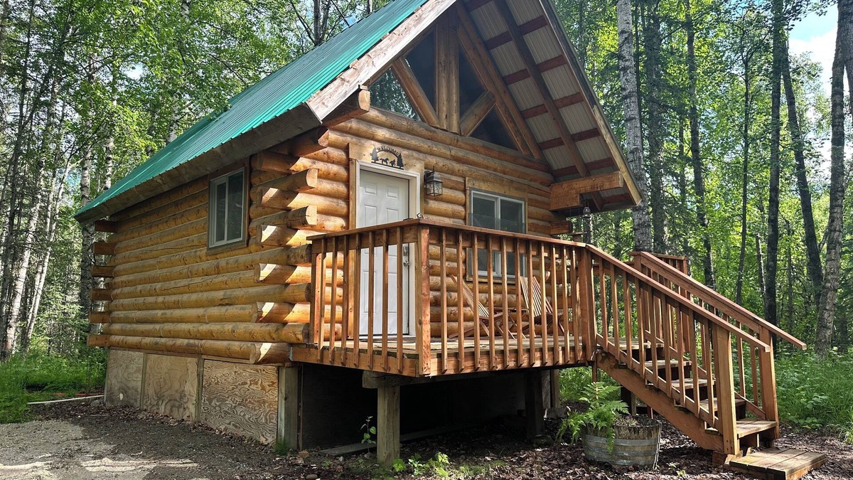 Fishhook Cabin | Rustic and cozy cabin with all new amenities near beautiful Hatcher’s Pass