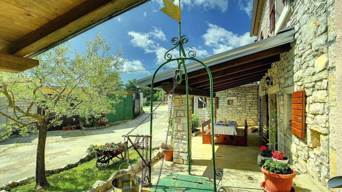 Orihi House | Rustic and modern stone finca with two parking spaces on the property and covered terrace