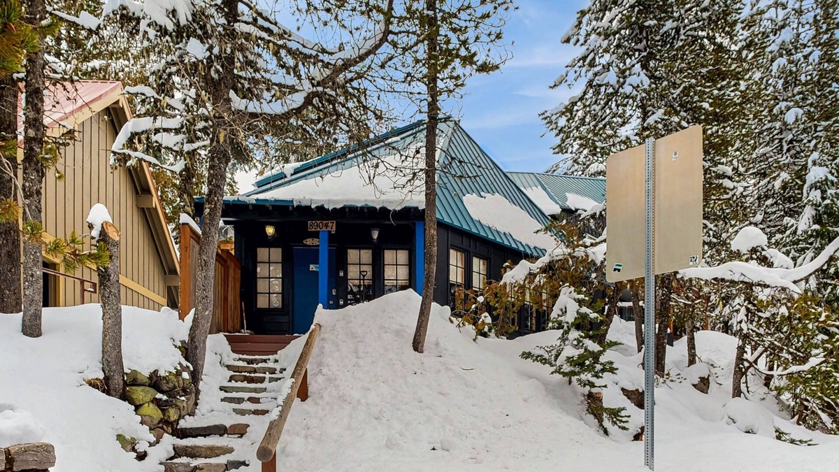 Government Camp Cabin | Rustic and Serene Cabin with Great Home Essentials, Close to Skiing