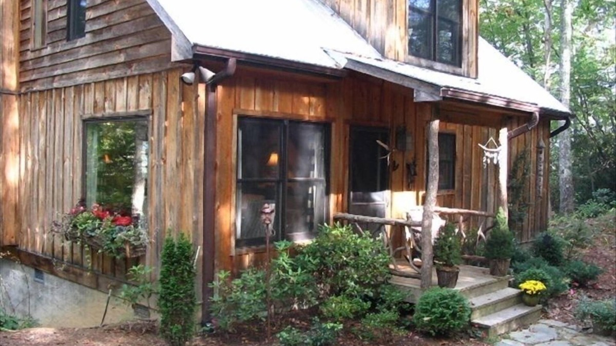 Pisgah Forest Cabin | Rustic and Sophisticated Accommodation