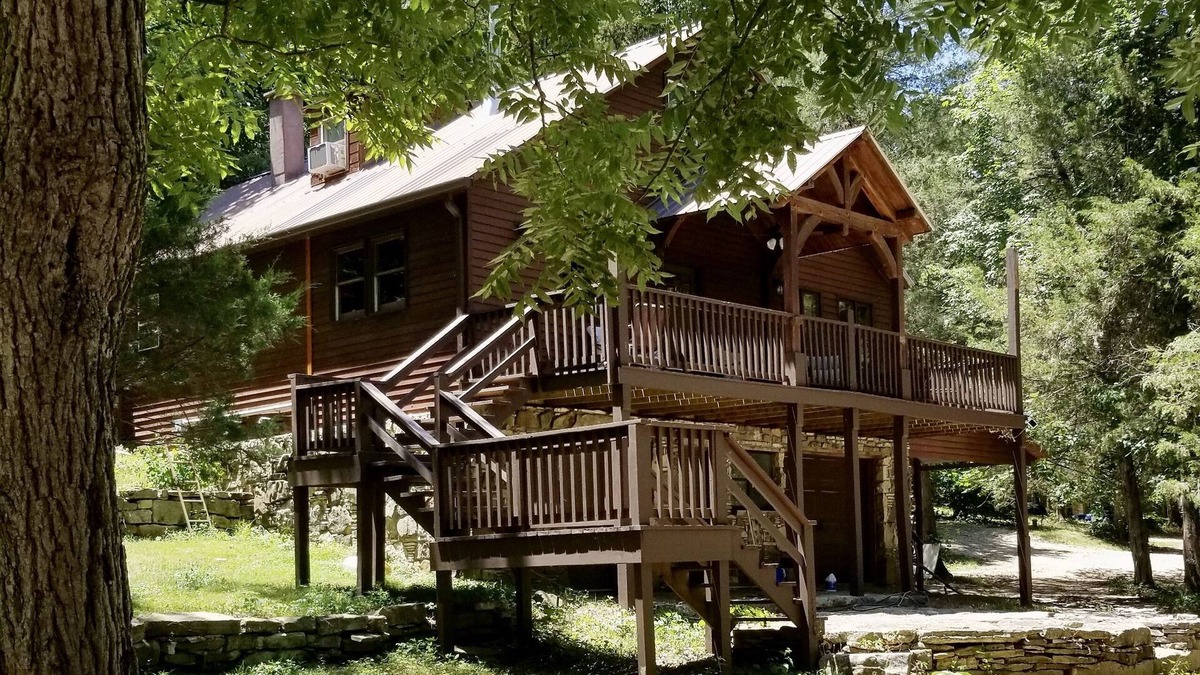 Bruner Cabin | Rustic and Unique in a Remote location