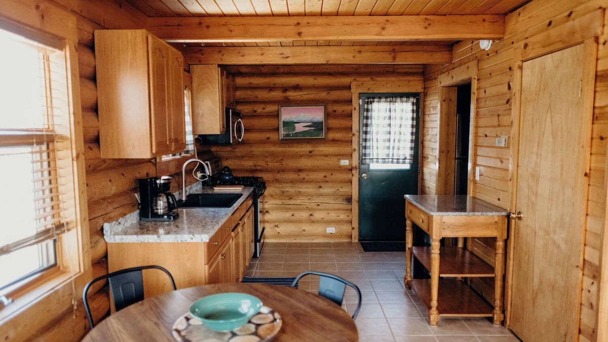 Wasilla Cabin | Rustic and Warm Alaskan Log Cabin!