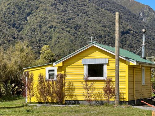 Otira House | Rustic, Basic Cosy Alpine Hut, in the middle of the Mountains