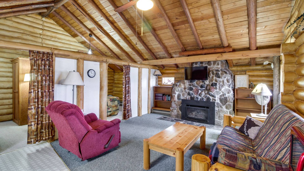 Puposky Apartment | Rustic Bemidji Cabin w/Boat & Lake Access!