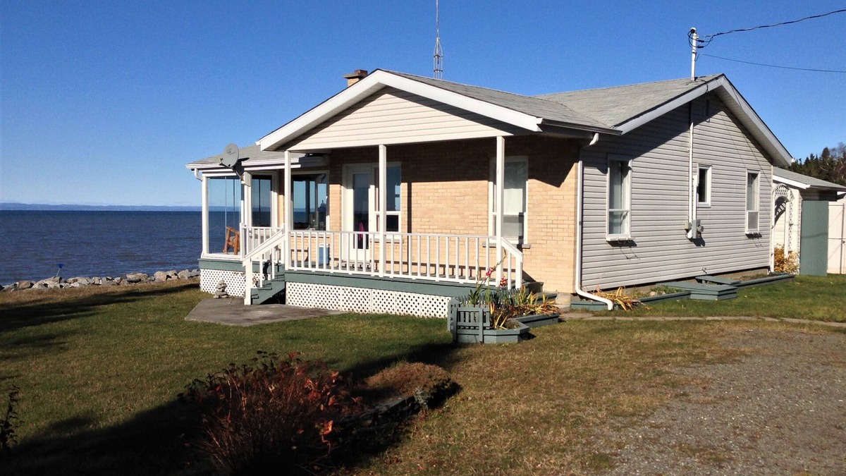 Saint-Simon Ski Chalet | Rustic seaside cottage with private heated pool