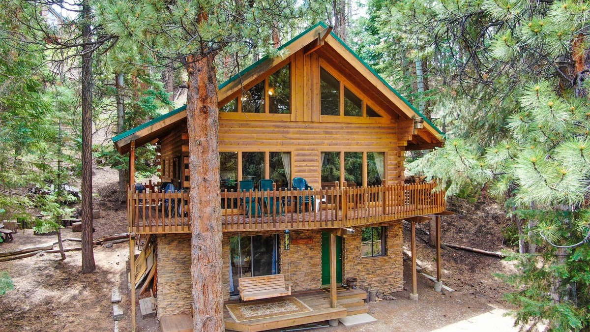 Beaver Cabin | Rustic Cabin 5 min from Lakes. Sleeps 12. Snowmobilers Dream