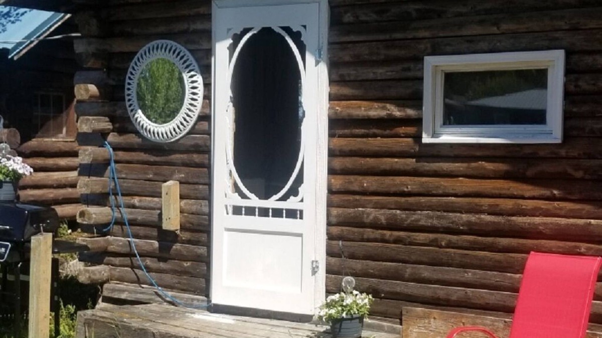 West Central Saskatchewan Cabin | Rustic Cabin at Delaronde Resort - Cabin #6