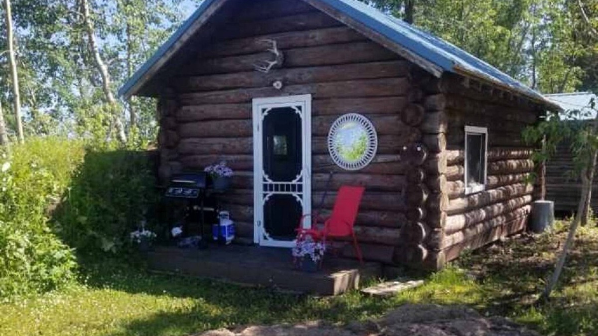 West Central Saskatchewan Cabin | Rustic Cabin at Delaronde Resort - Cabin #7