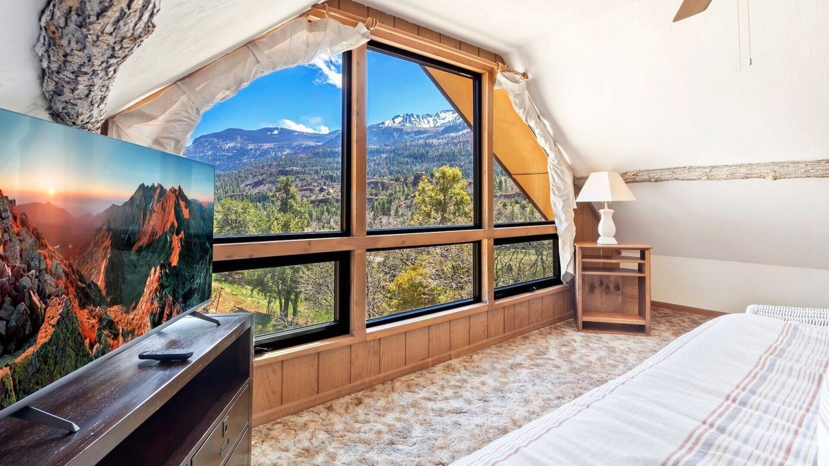 Ridgway House | Rustic Cabin - Great Views - 4 miles from Downtown Ouray STR2024-076
