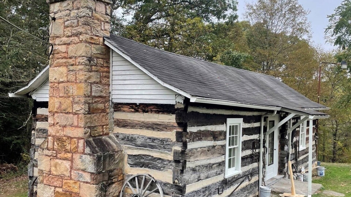 Oak Hill Cabin | Rustic Cabin minutes from New River Gorge National Park and downtown Oak Hill.