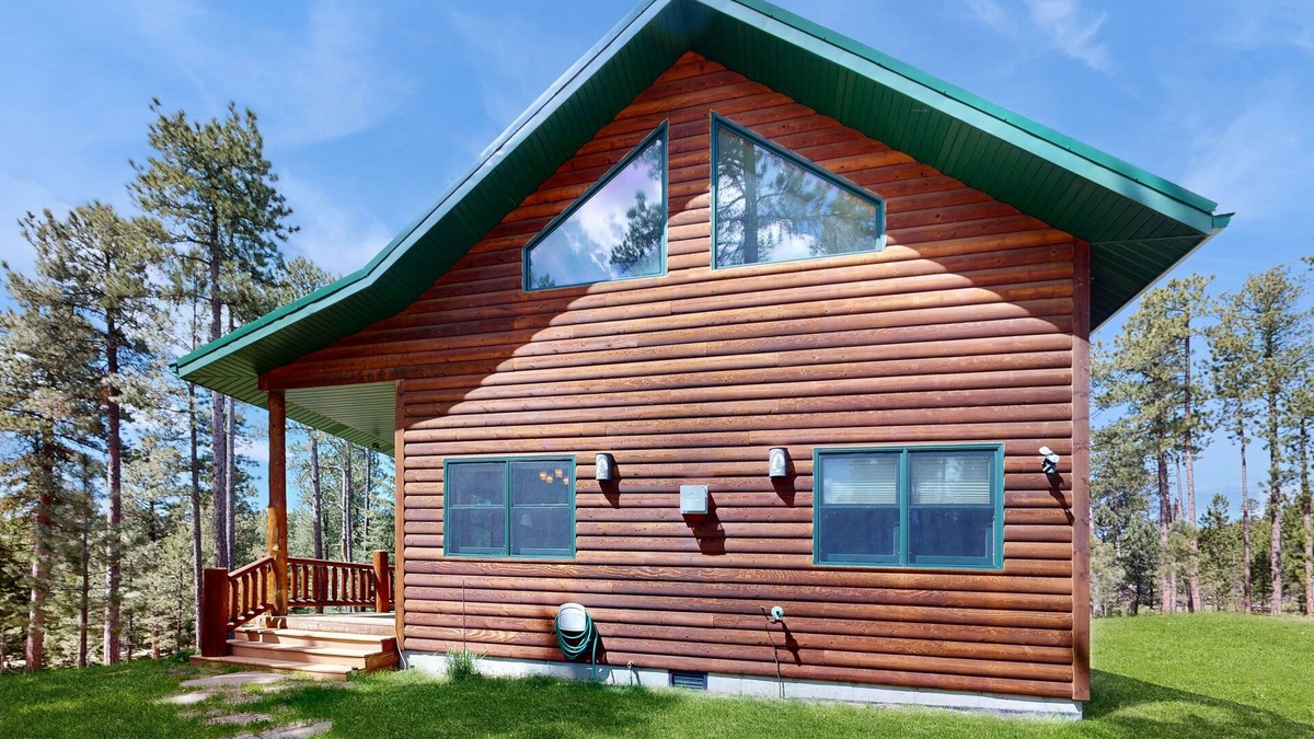Nemo Cabin | Rustic cabin w/expansive outdoor space, gas firepit, W/D & free WiFi