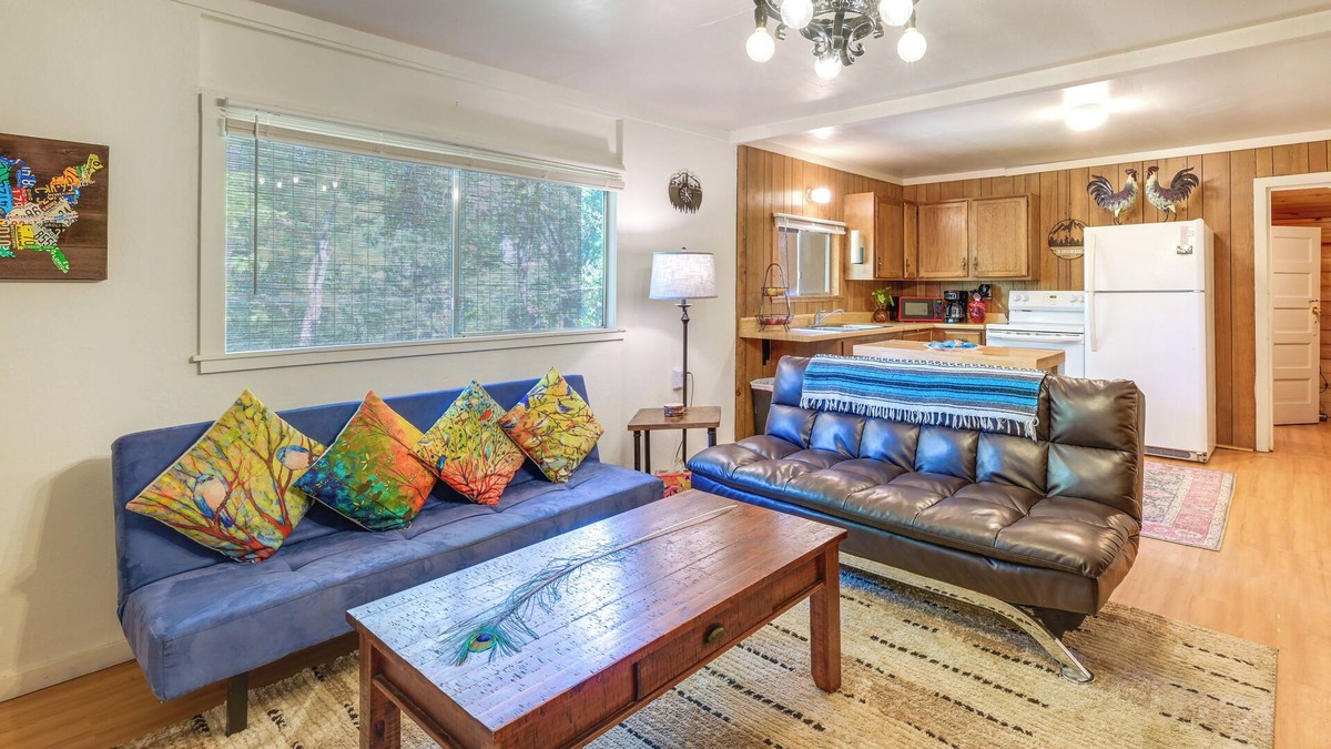 Pinehurst Cabin | Rustic Cabin w/Patio: 8 Mi to Kings Canyon Park