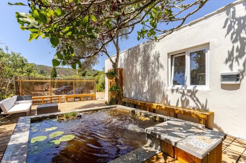 Barranco da Vaca House | Rustic cabin with pond and deck