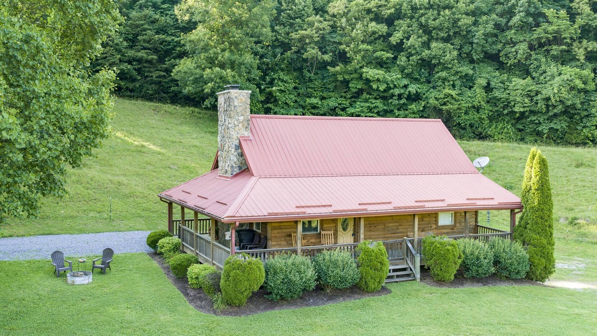 Elizabethton House | Rustic Cabin with a View on a Hundred Acre Farm