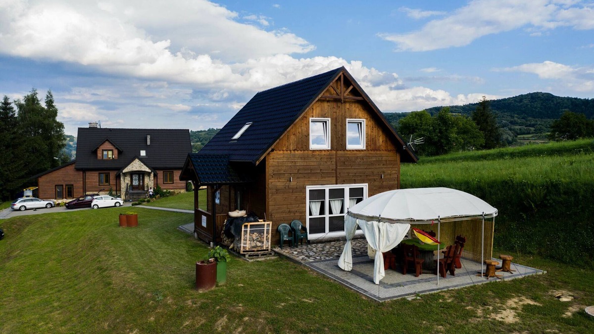 Posada Gorna Ski Chalet | Rustic Chalet in Posada Górna with Fireplace