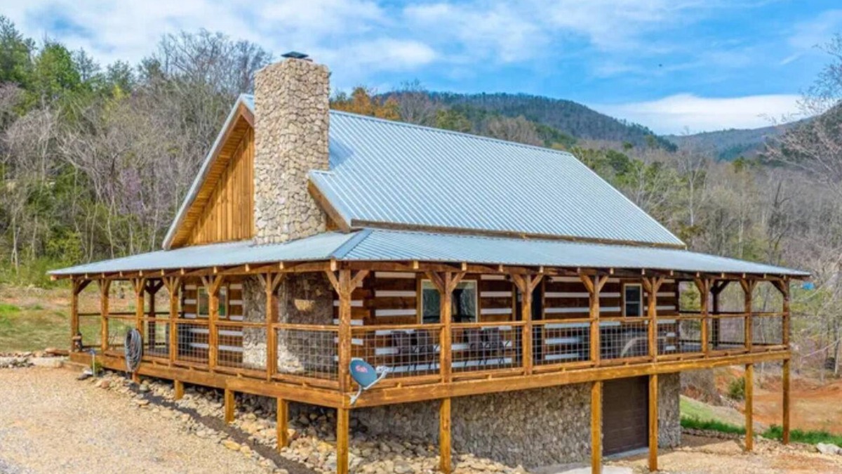 Newport Cabin | Rustic Charm in the Great Smoky Mtns