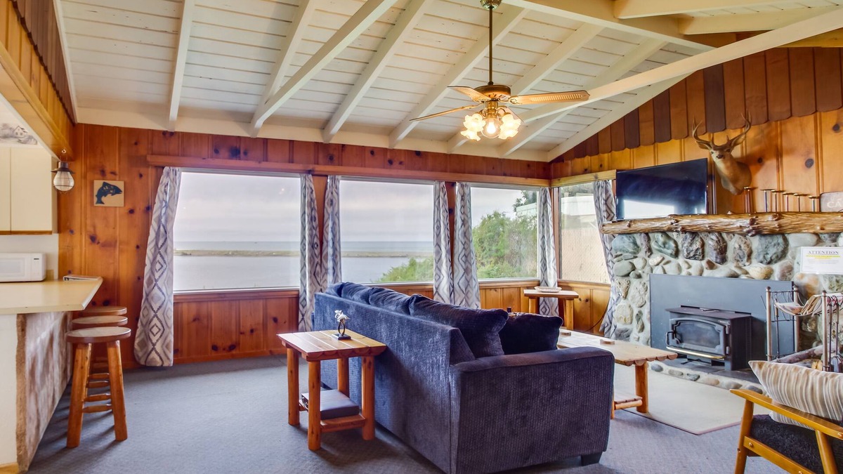 Smith River Cottage | Rustic Coastal Smith River Cottage w/Ocean Views!