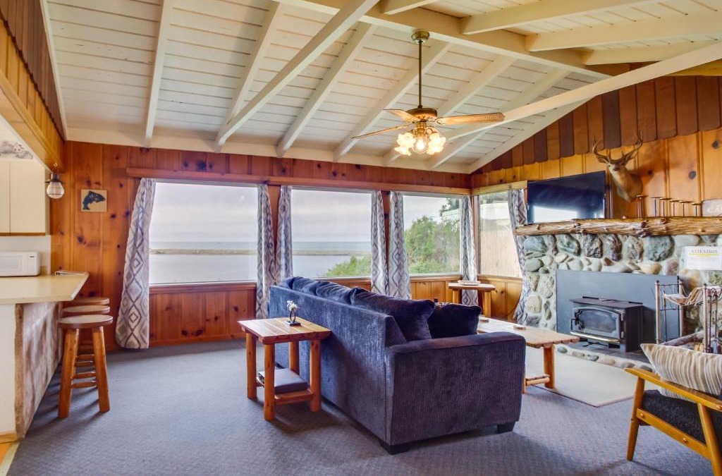 Smith River House | Rustic Coastal Smith River Cottage with Ocean Views!