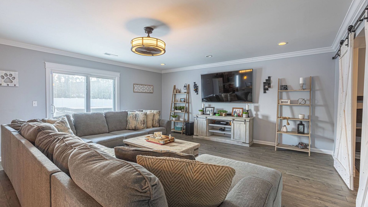 Little River House | Rustic Comfort: Home Gym + Fire Pit + Grill