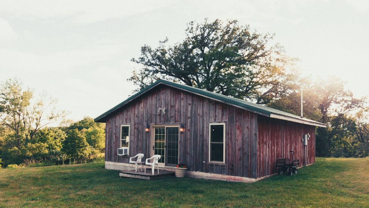 Coon Rapids Cabin | Rustic cottage in river valley with access to hiking and mountain biking trails