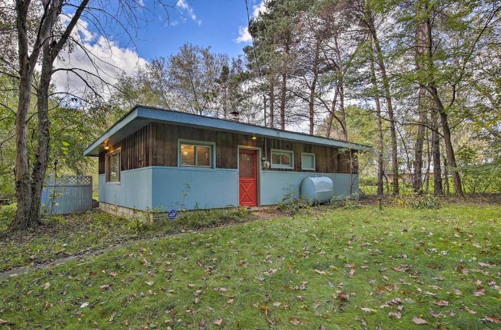 Palo House | Rustic Cottage with Fire Pit and Private Yard!