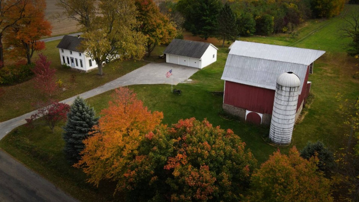North Webster Other | Rustic Country farmhouse on 2 acres close to several lakes.