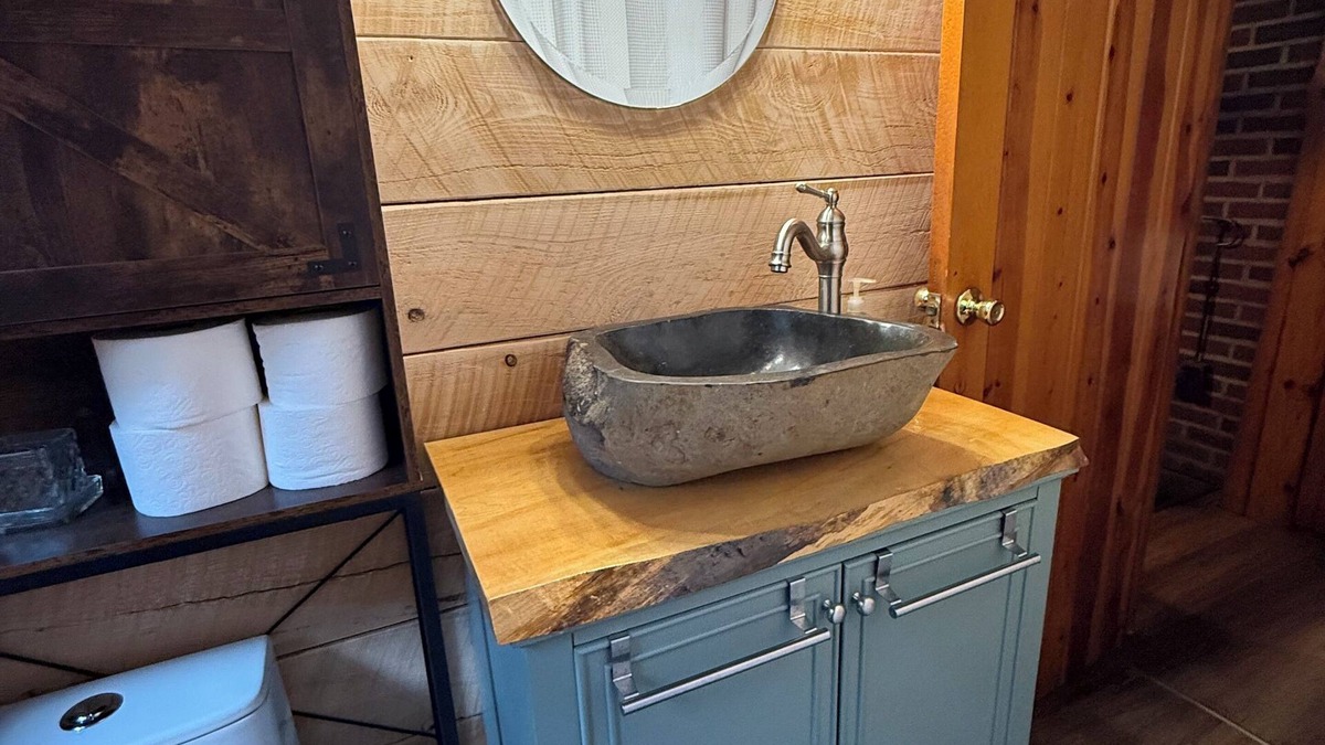 Island Falls Cottage | Rustic Cozy 2-bedroom w/loft Log Cabin in Island Falls surrounded by wildlife
