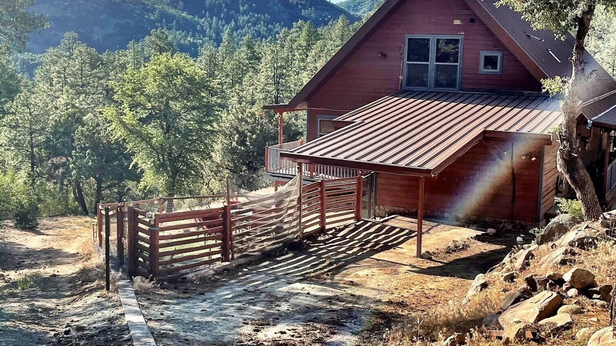 Crown King Cabin | Rustic Crown King Cabin Pet Friendly -Large secluded fenced in yard