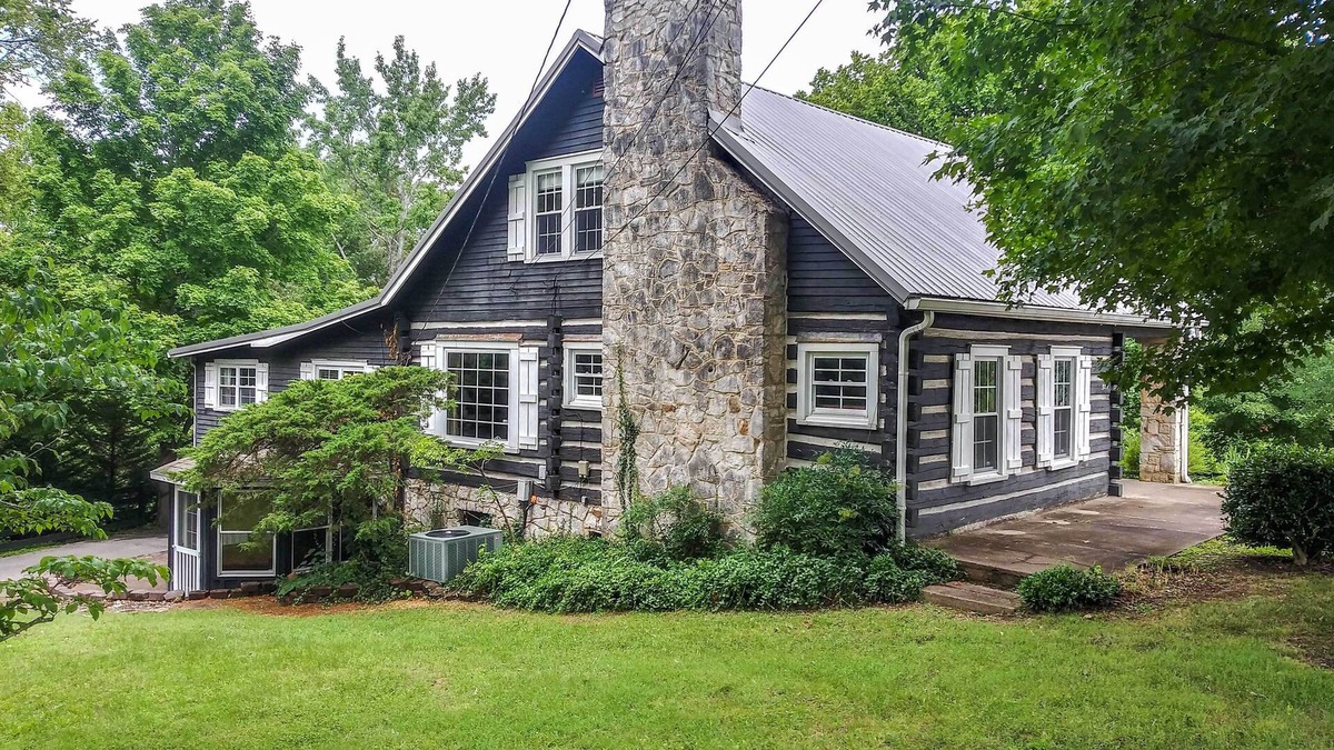 Dover House | Rustic Dover Retreat w/Porch - Walk to Boat Ramp!