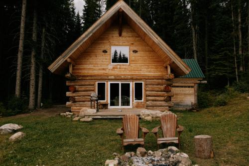 Columbia Valley Ski Chalet | Rustic Dream Cabin at Beaverfoot