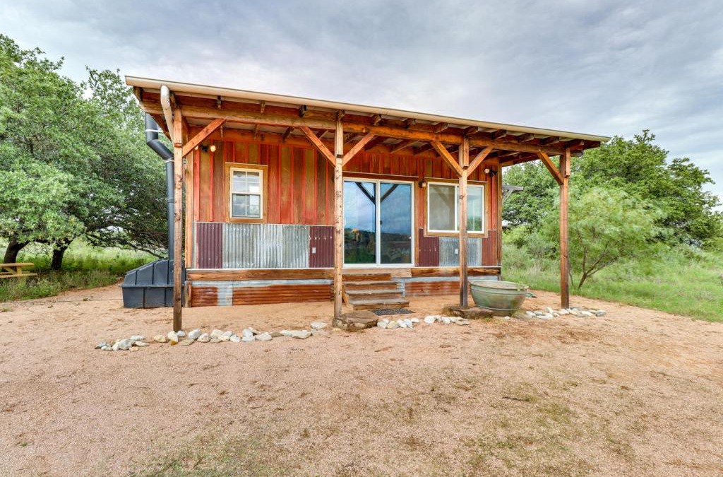 Mason Apartment | Rustic Eco-Cabin Llano River Getaway on 68 Acres!